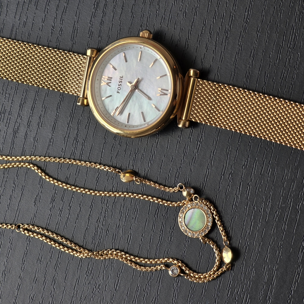 Fossil Gold Mesh Women's Watch with Iridescent Dial